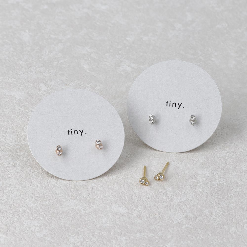 ピアス tiny. ニッケルフリー メタル フレーム 小粒 ダブル ストーン 2粒 ライン スタッドピアス