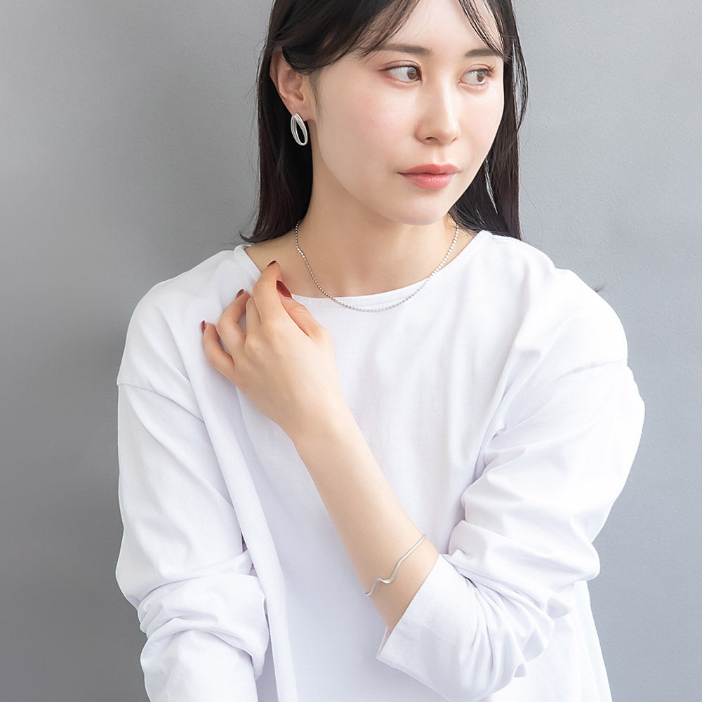 ブレスレット ニッケルフリー sable silver メタル センター ツイスト スリム ライン ハーフバングル