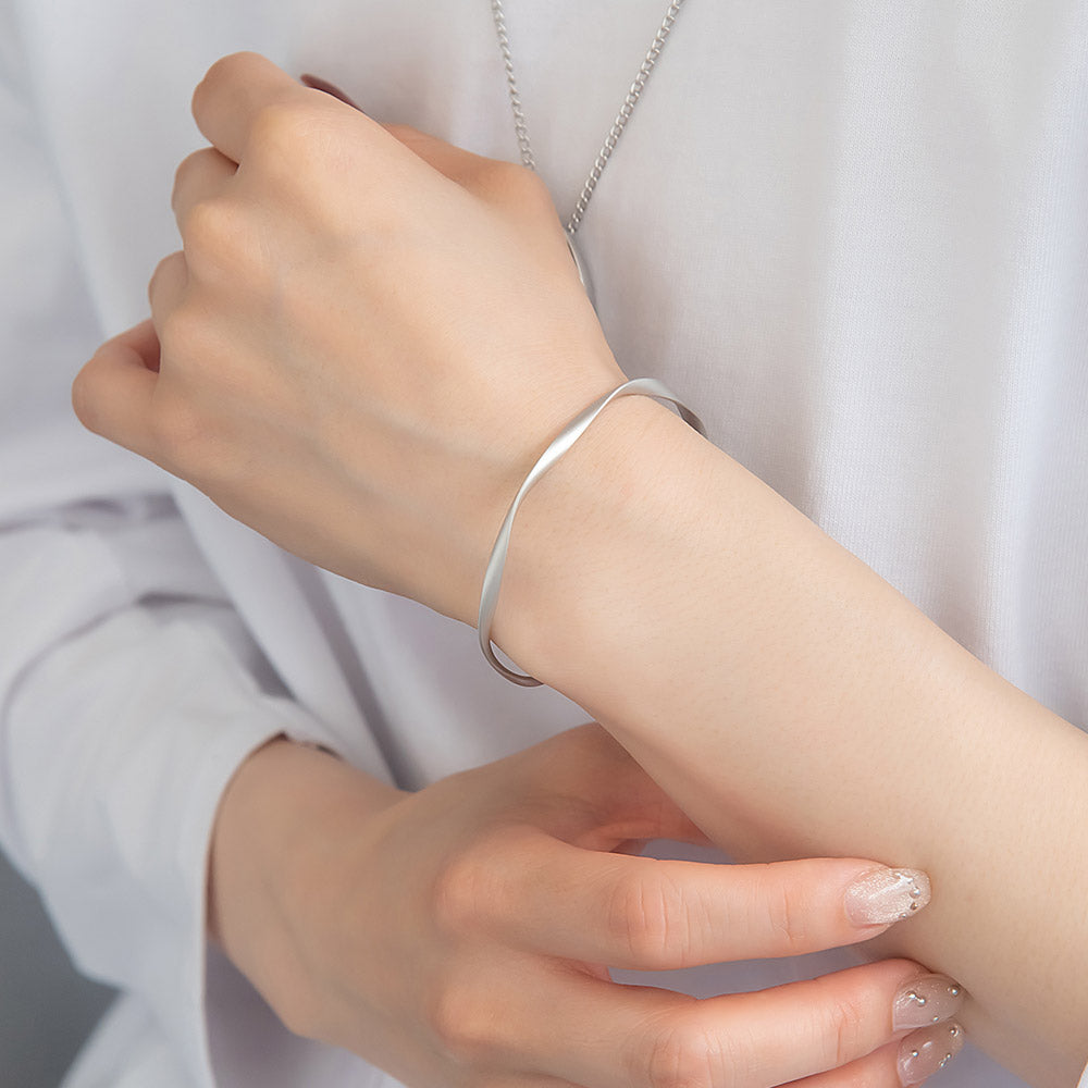 ブレスレット ニッケルフリー sable silver メタル ツイスト スリム ライン ハーフバングル