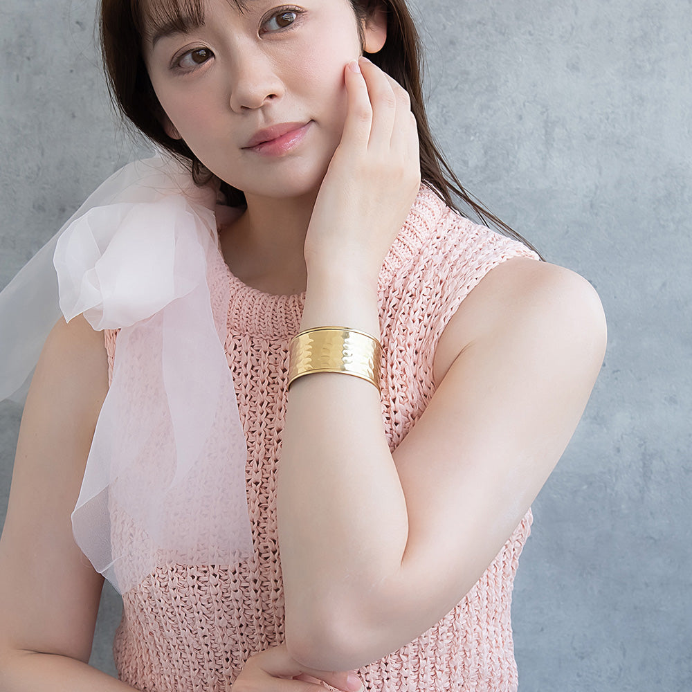 ブレスレット ステンレス 槌目模様 プレート ワイド ハーフバングル