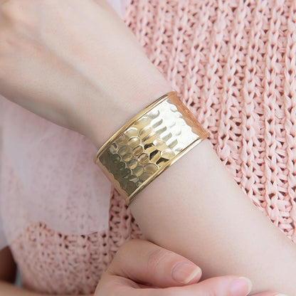 ブレスレット ステンレス 槌目模様 プレート ワイド ハーフバングル