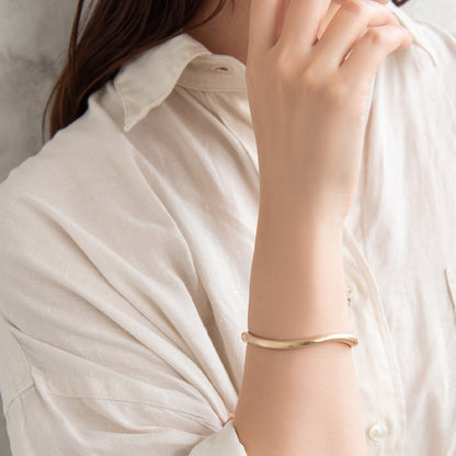 ブレスレット ニッケルフリー メタル マット ウェーブ マグネットバングル