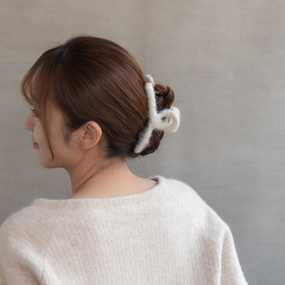 ヘアクリップ 毛糸 ふわふわ ロール バンスクリップ