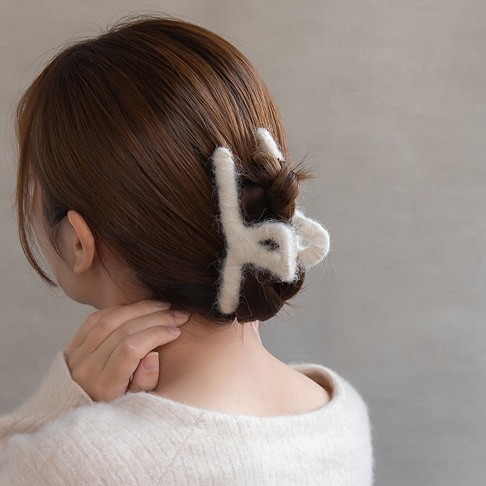 ヘアクリップ 毛糸 ふわふわ ロール バンスクリップ