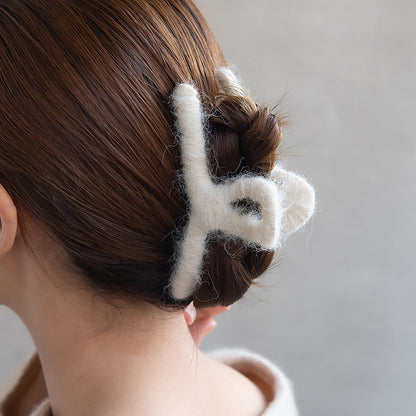 ヘアクリップ 毛糸 ふわふわ ロール バンスクリップ