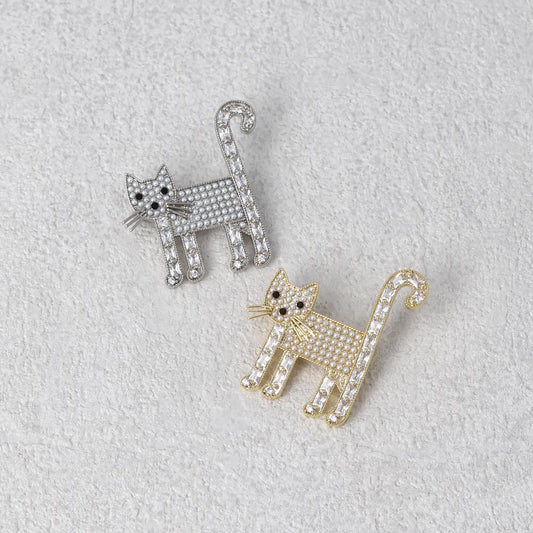 ブローチ メタル キュービックジルコニア パール ネコ ピンタイプ