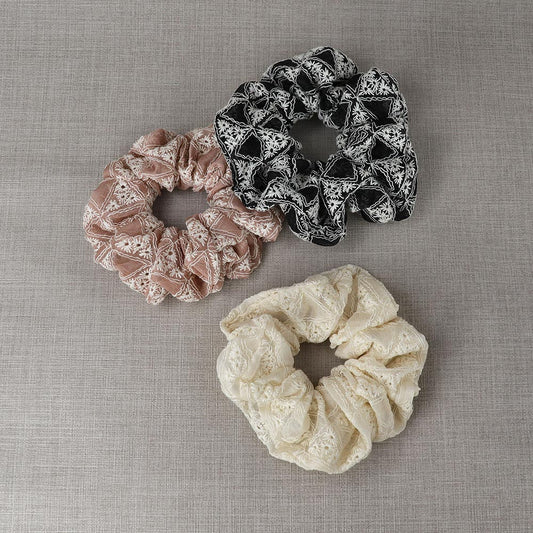 シュシュ フラワー 花 刺繍 トライアングル ヘアゴム ヘアポニー