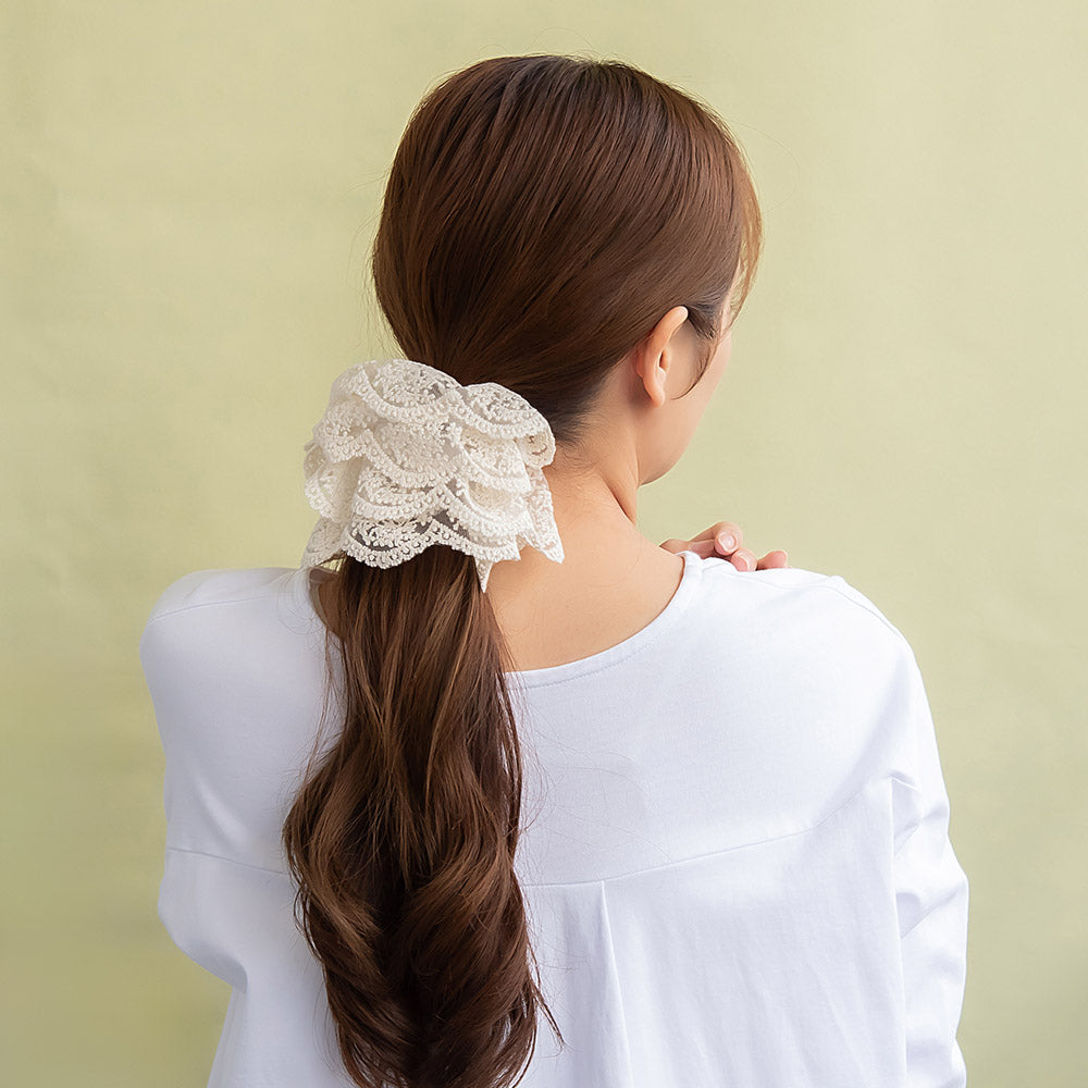 USA限定「AMELIA ホリデーベア」　オルゴール シュシュ スカラップ チュールレース 刺繍 花柄 フラワー ビッグ