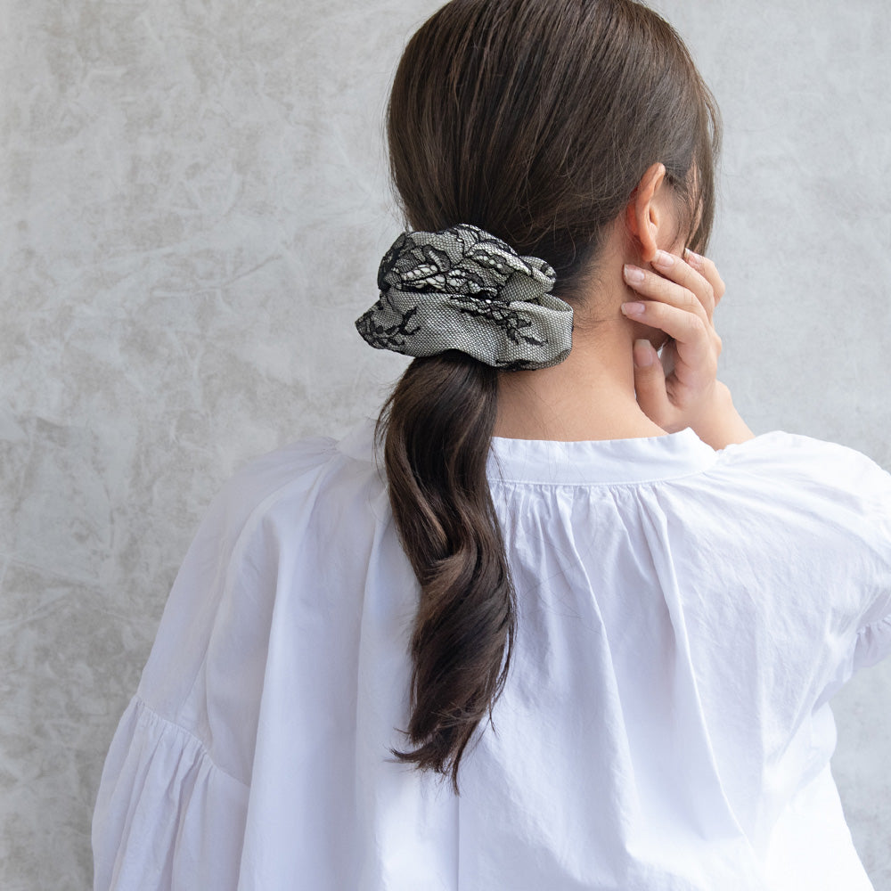 シュシュ フラワー ボタニカル 柄 レース