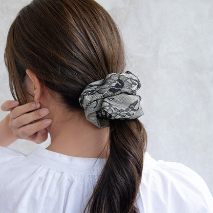 シュシュ フラワー ボタニカル 柄 レース