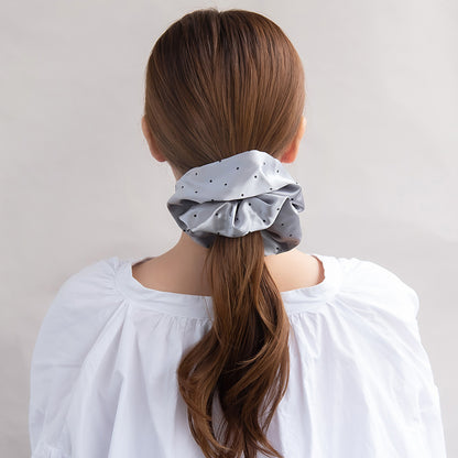 シュシュ ドット サテン