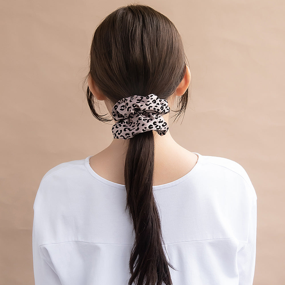 シュシュ レオパード フロッキー サテン