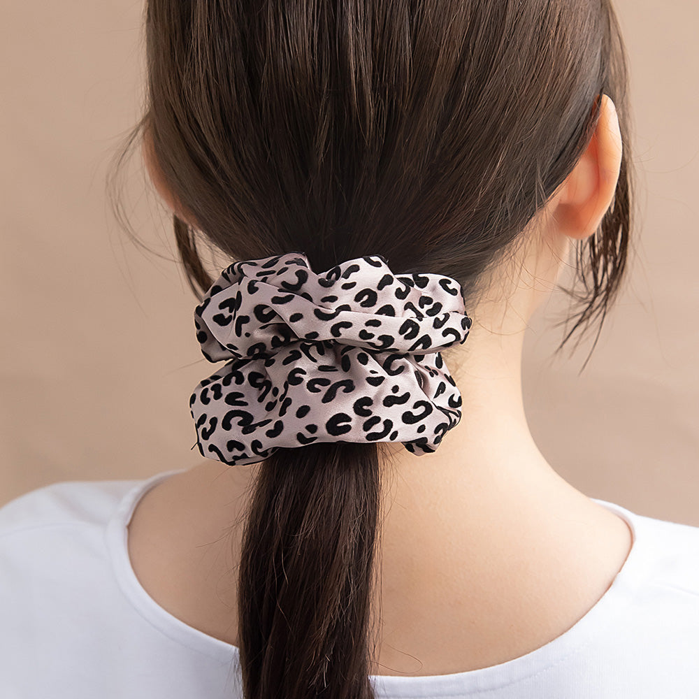 シュシュ レオパード フロッキー サテン