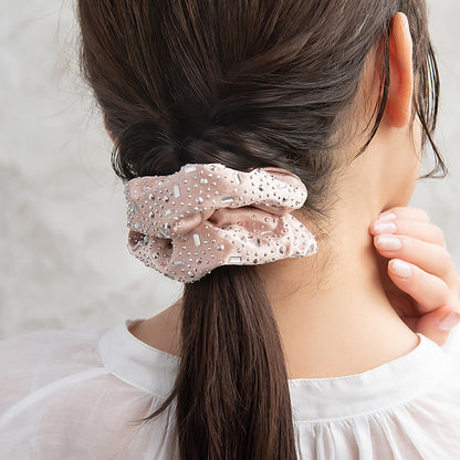 シュシュ サテン生地 ビジュー付き