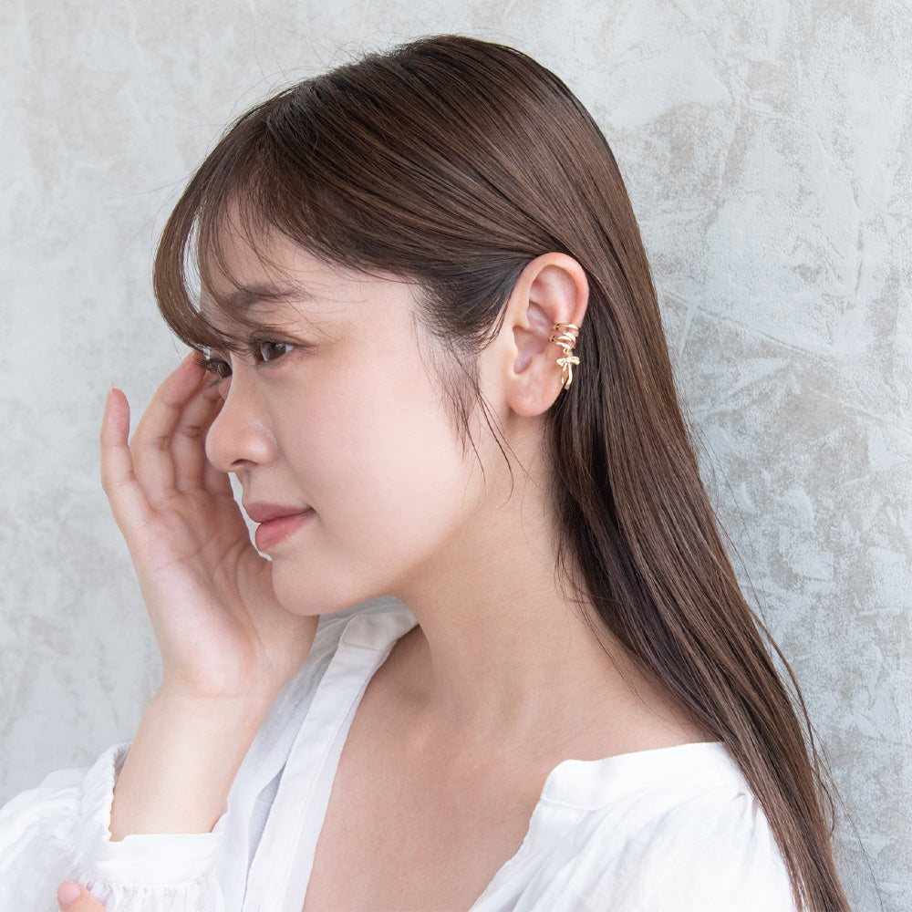 イヤーカフ ニッケルフリー メタル キュービックジルコニア リボン 下がり イヤリング 【左耳用】