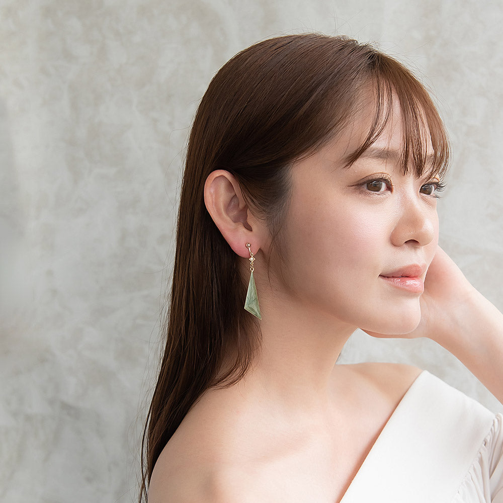 イヤリング ニッケルフリー メタル ロンバス ストーン トライアングル マーブル カラー ネジバネ式イヤリング