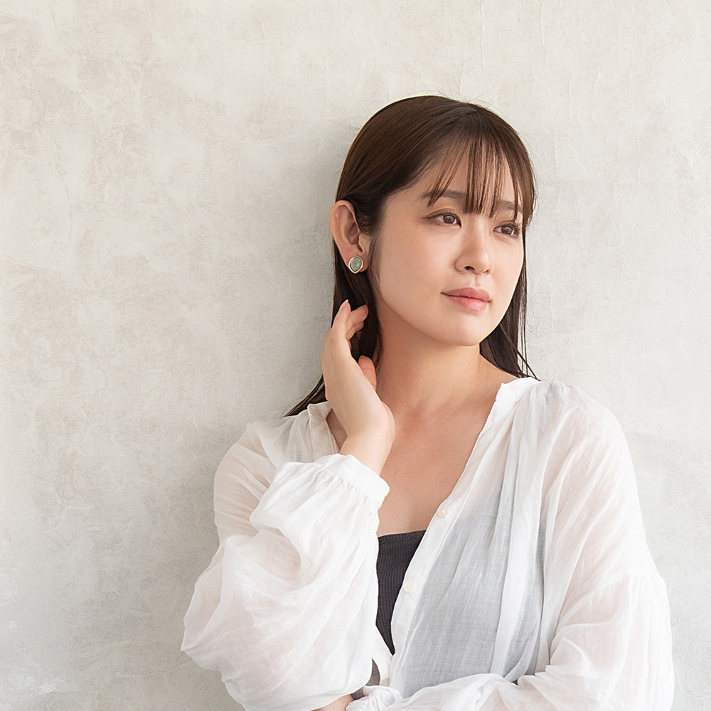 イヤリング ニッケルフリー シェル メタルフレーム カラー オーバル ネジバネ式イヤリング