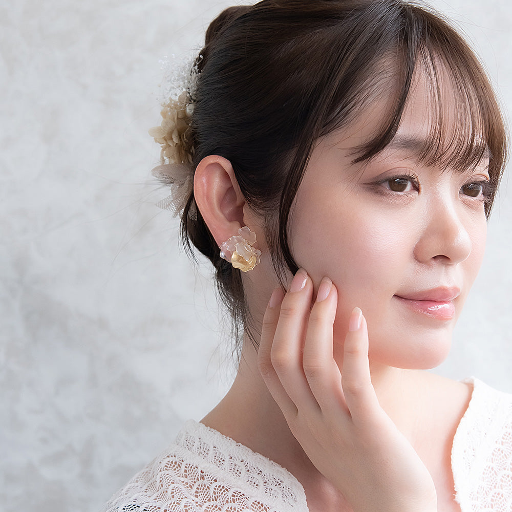 Classy イヤリング ニッケルフリー メタル ワイヤー フラワー ビッグ 半透明 ネジバネ式イヤリング