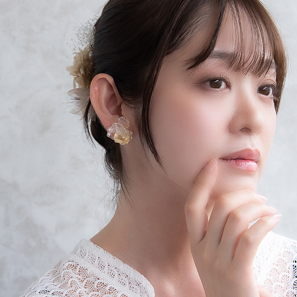 Classy イヤリング ニッケルフリー メタル ワイヤー フラワー ビッグ 半透明 ネジバネ式イヤリング