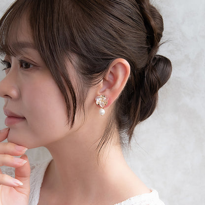 Classy イヤリング ニッケルフリー メタル ワイヤー フラワー 半透明 パール ビーズ ネジバネ式イヤリング