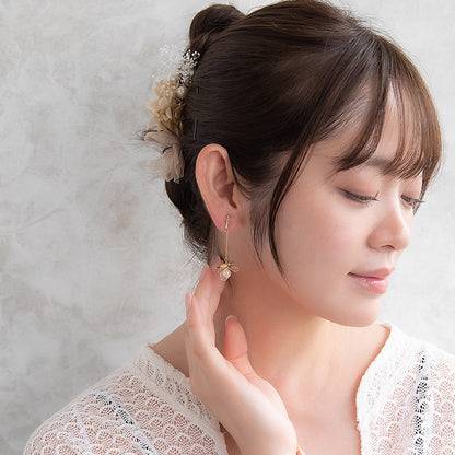 Classy イヤリング ニッケルフリー メタル ワイヤー フラワー 半透明 パール チェーン 下がり ネジバネ式イヤリング