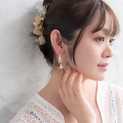 Classy イヤリング ニッケルフリー メタル ワイヤー フラワー ダブル 半透明 リーフ 下がり ネジバネ式イヤリング