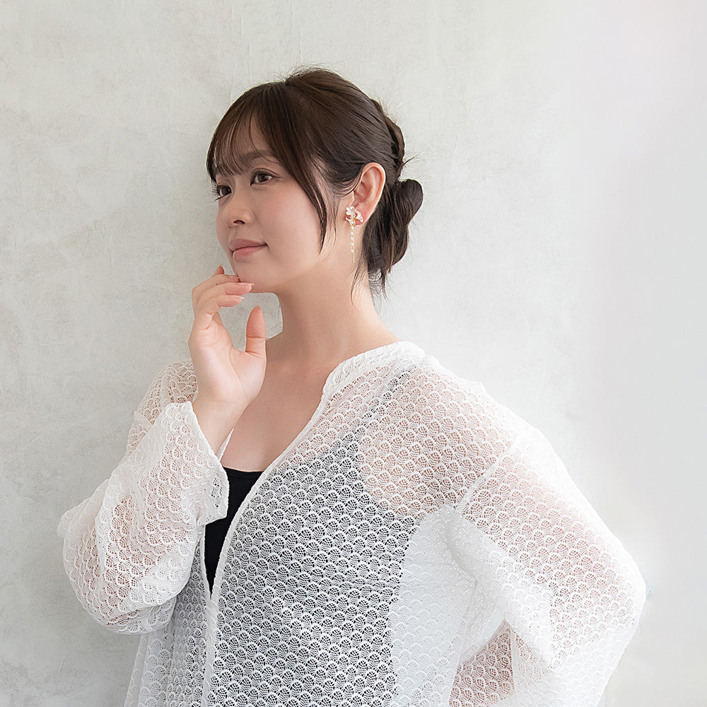 Classy イヤリング ニッケルフリー メタル ワイヤー フラワー トリプル 半透明 パール チェーン 下がり ネジバネ式イヤリング