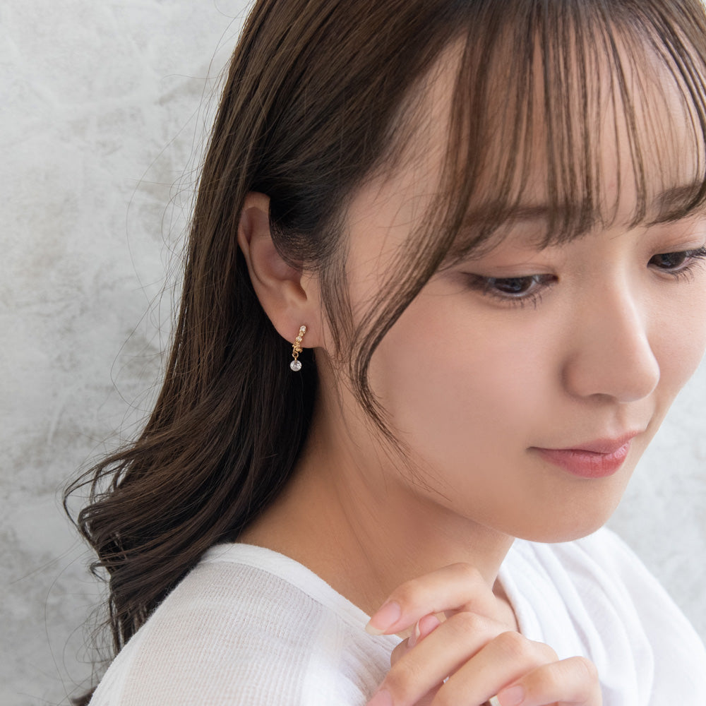 イヤリング ニッケルフリー メタル キュービックジルコニア ミニ カラーストーン ライン 下がり ネジバネ式イヤリング
