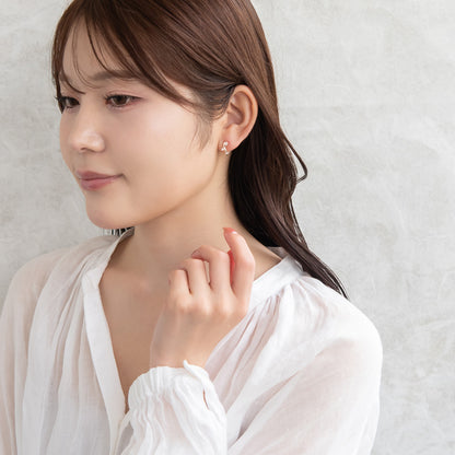 イヤリング ニッケルフリー キュービックジルコニア メタル ウェーブ 3粒 ネジバネ式イヤリング