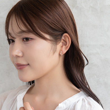 イヤリング ニッケルフリー キュービックジルコニア メタル ウェーブ 3粒 ネジバネ式イヤリング