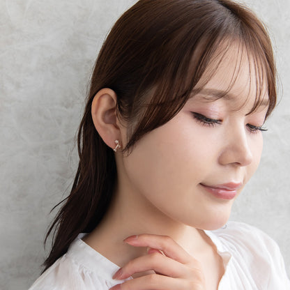 イヤリング ニッケルフリー キュービックジルコニア メタル ウェーブ 3粒 ネジバネ式イヤリング