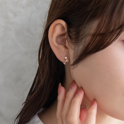 イヤリング ニッケルフリー キュービックジルコニア メタル ウェーブ 3粒 ネジバネ式イヤリング