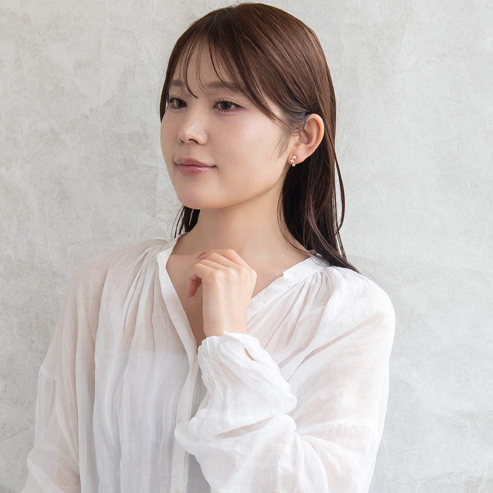 イヤリング ニッケルフリー キュービックジルコニア メタル ウェーブ 3粒 ネジバネ式イヤリング