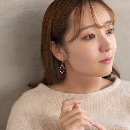 イヤリング ニッケルフリー メタル フロッキー カラー ツイスト ロンバス ネジバネ式イヤリング