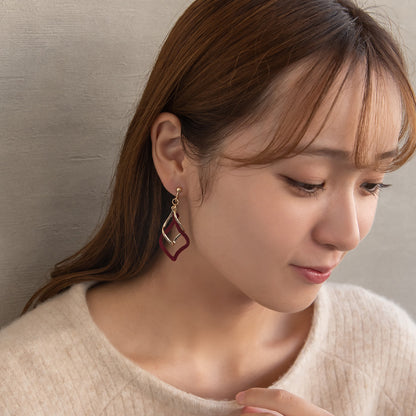 イヤリング ニッケルフリー メタル フロッキー カラー ツイスト ロンバス ネジバネ式イヤリング