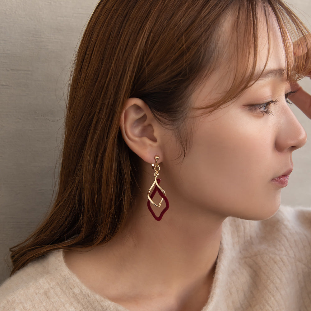 イヤリング ニッケルフリー メタル フロッキー カラー ツイスト ロンバス ネジバネ式イヤリング