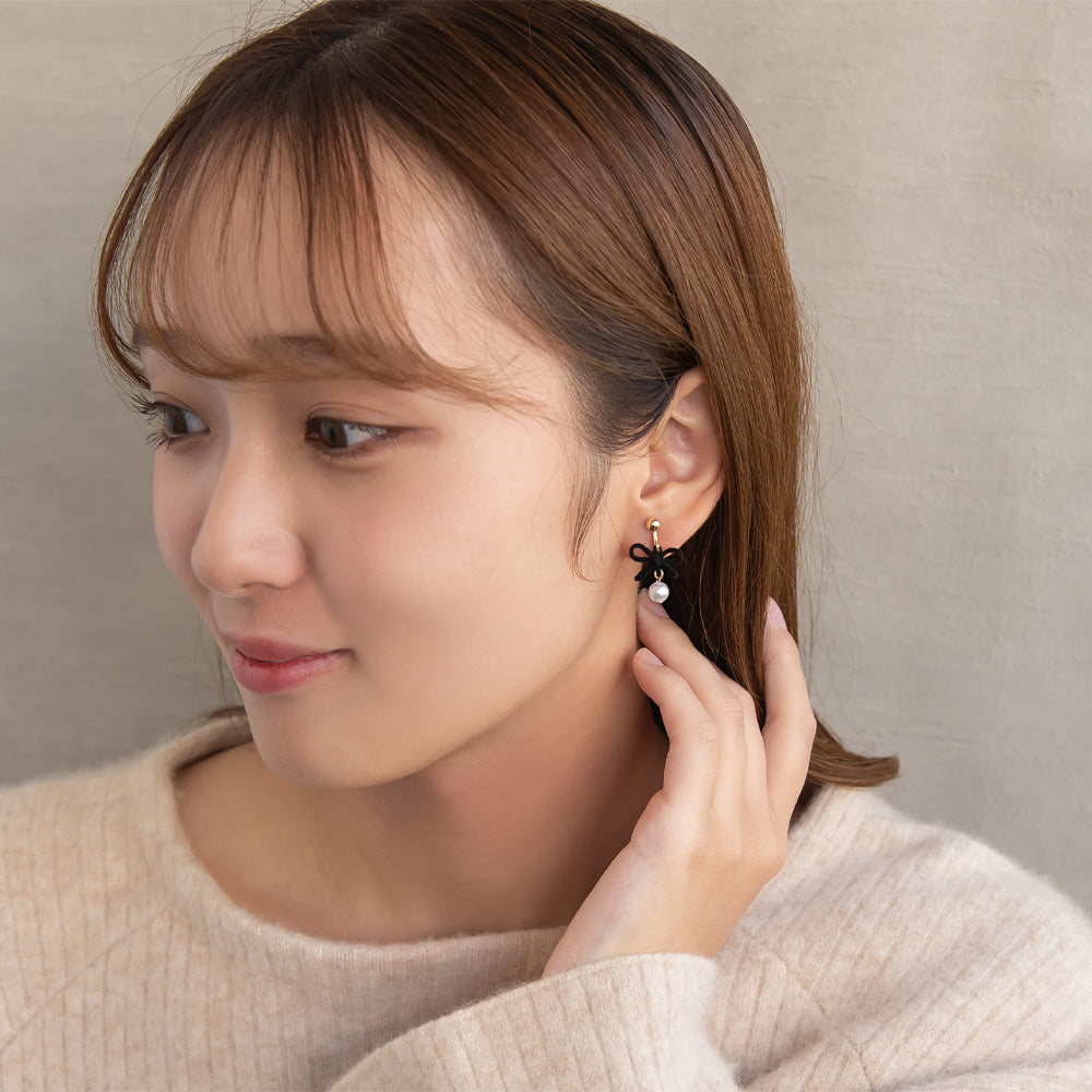 イヤリング ニッケルフリー メタル フロッキー カラー リボン パール ネジバネ式イヤリング