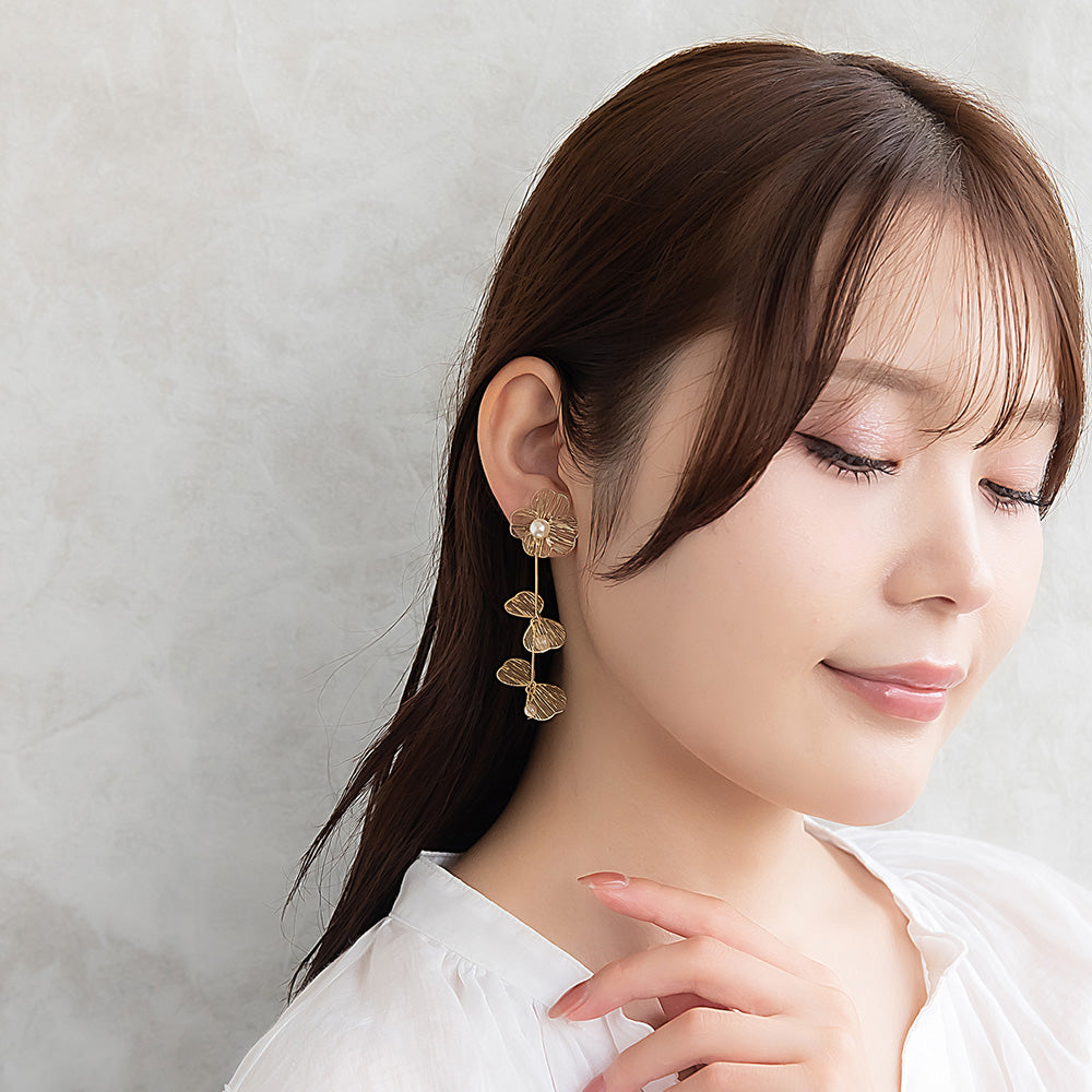 イヤリング ニッケルフリー フラワー パール ネジバネ式イヤリング