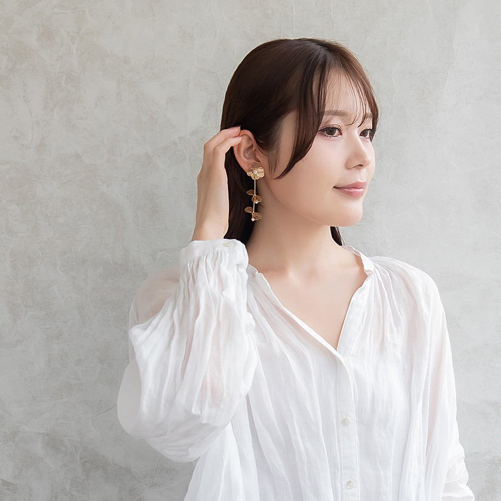 イヤリング ニッケルフリー フラワー パール ネジバネ式イヤリング