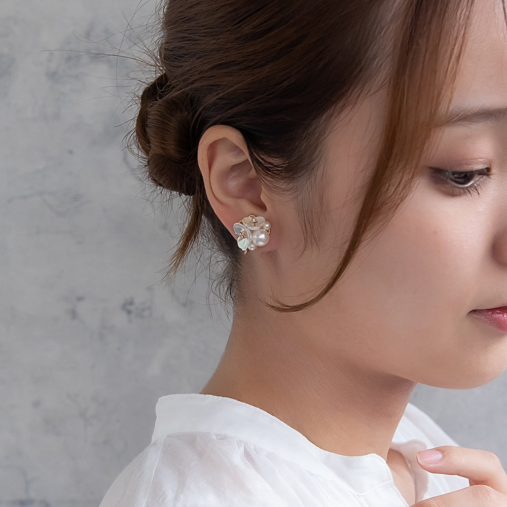 Classy イヤリング ニッケルフリー フラワー パール ネジバネ式イヤリング