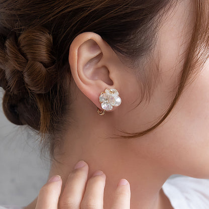 Classy イヤリング ニッケルフリー フラワー パール ネジバネ式イヤリング