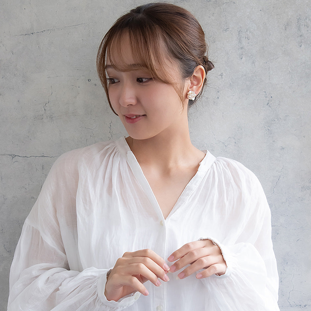 Classy イヤリング ニッケルフリー フラワー パール ネジバネ式イヤリング