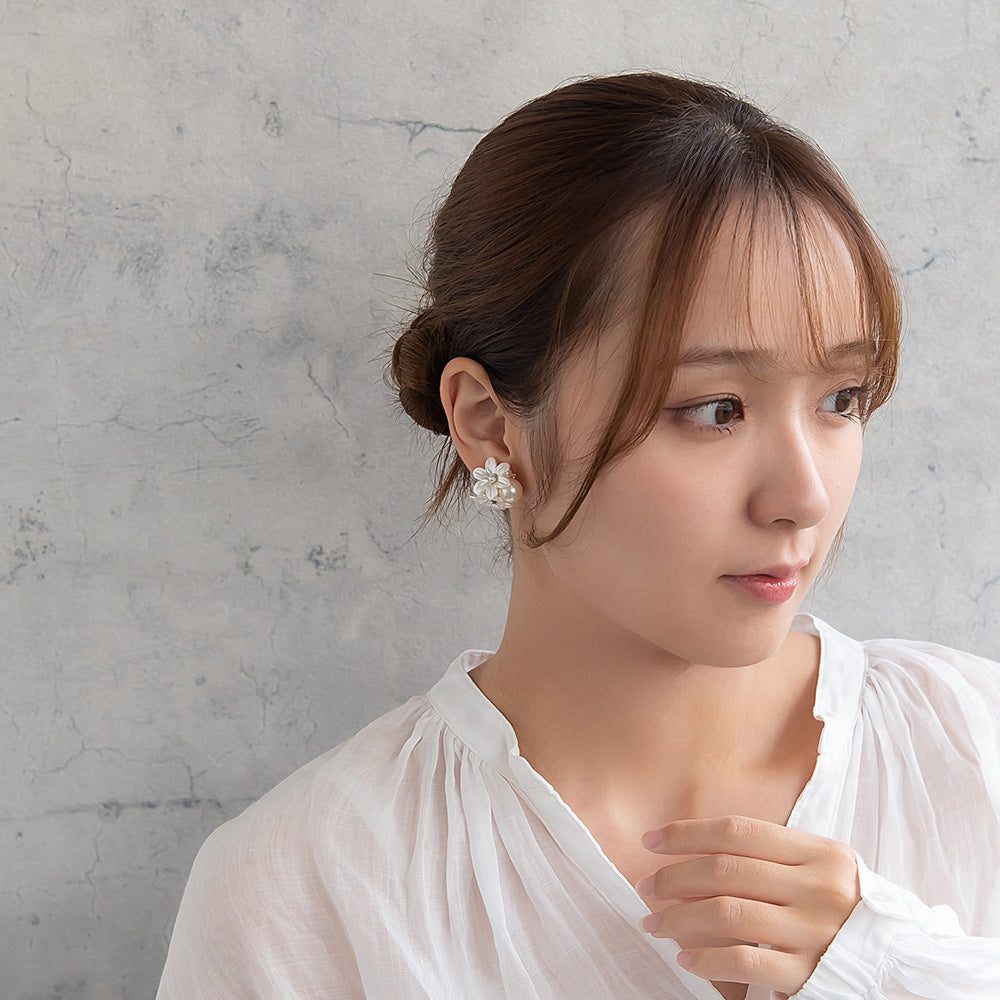 Classy イヤリング ニッケルフリー フラワー パール ネジバネ式イヤリング