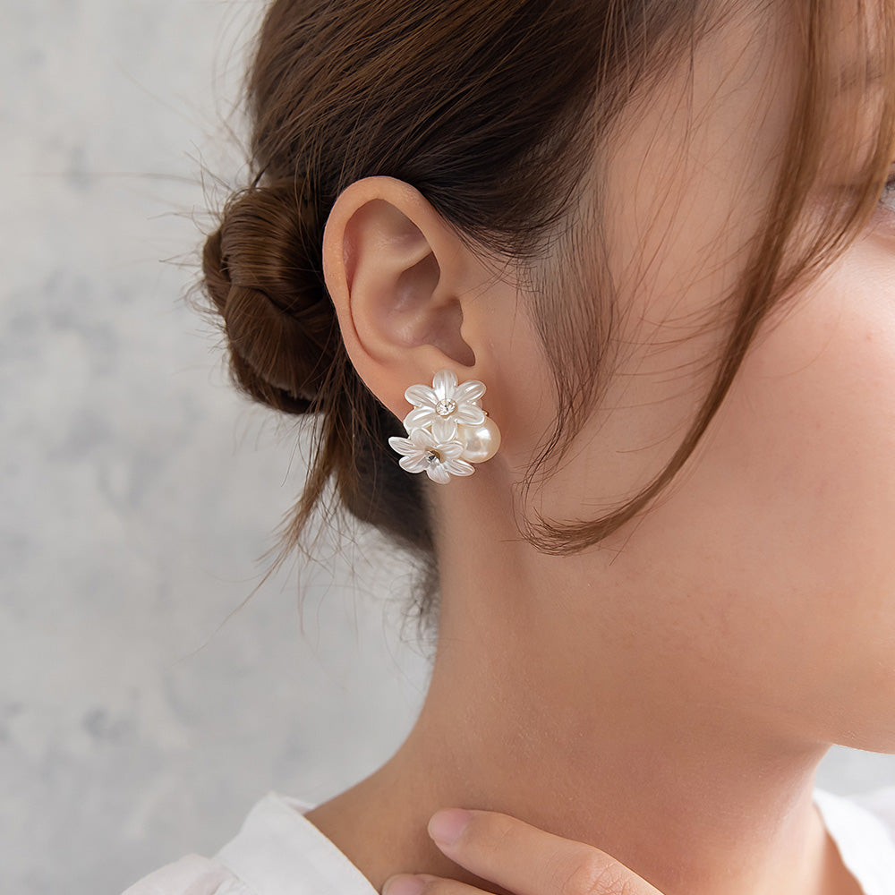 Classy イヤリング ニッケルフリー フラワー パール ネジバネ式イヤリング