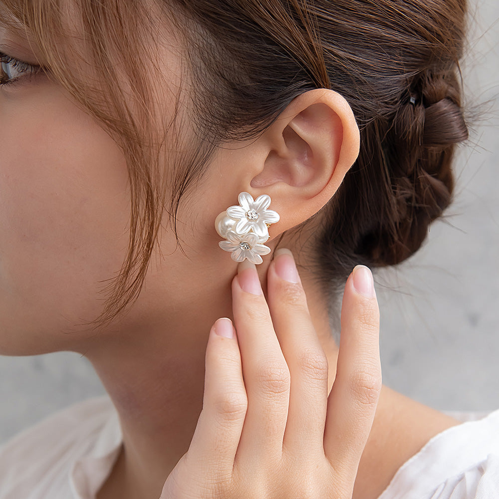 Classy イヤリング ニッケルフリー フラワー パール ネジバネ式イヤリング