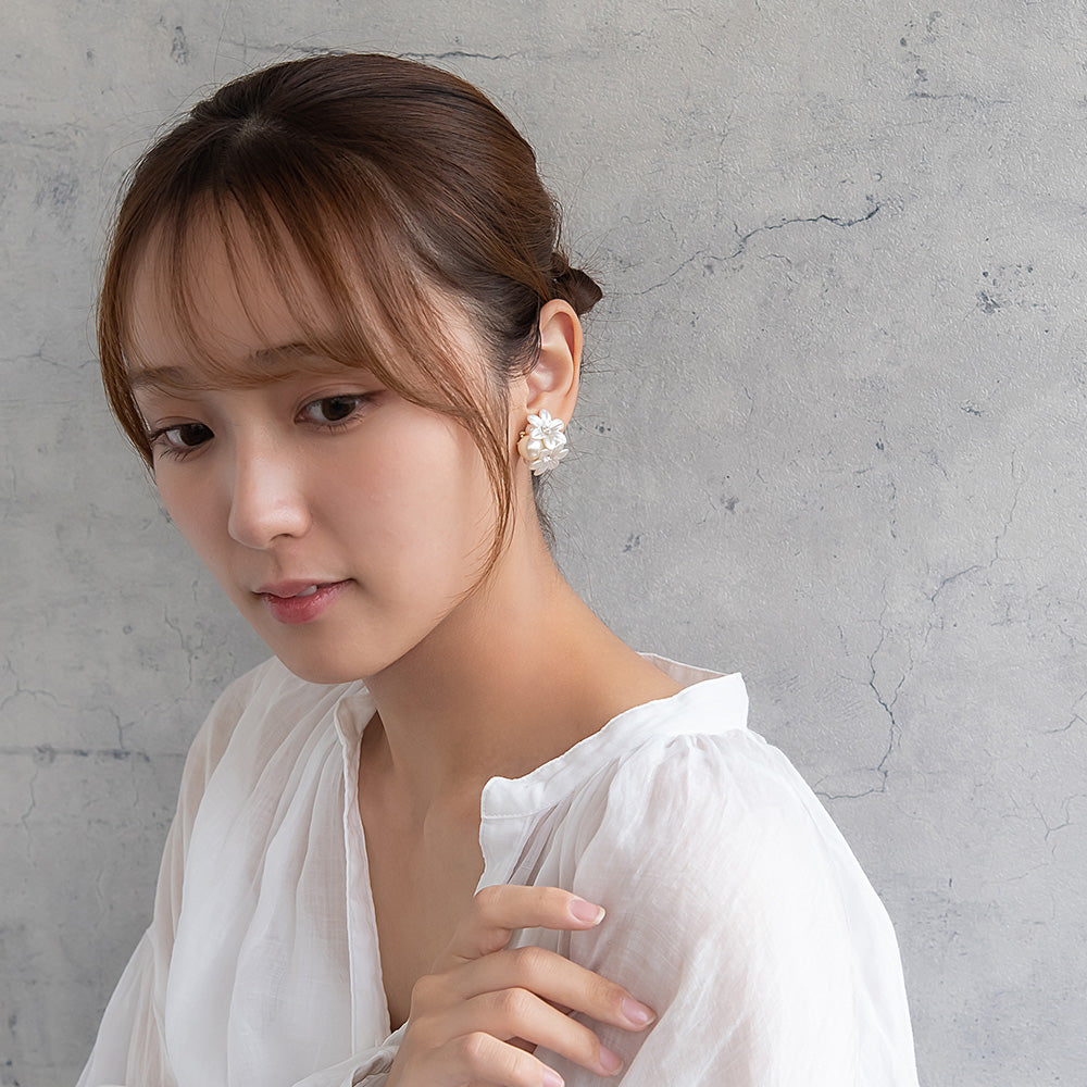 Classy イヤリング ニッケルフリー フラワー パール ネジバネ式イヤリング