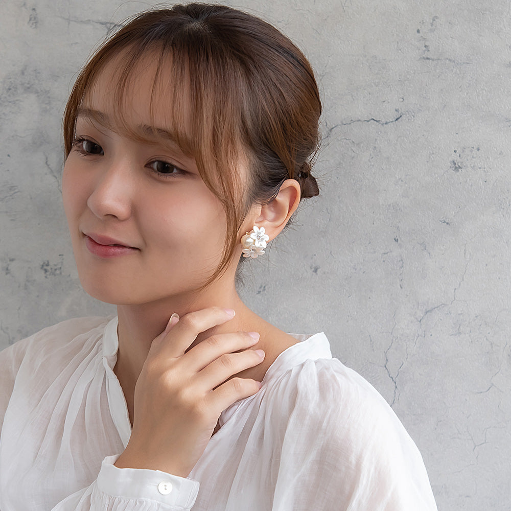 Classy イヤリング ニッケルフリー フラワー パール ネジバネ式イヤリング