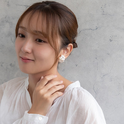 Classy イヤリング ニッケルフリー フラワー パール ネジバネ式イヤリング