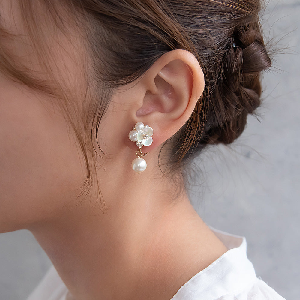Classy イヤリング ニッケルフリー フラワー パール ネジバネ式イヤリング