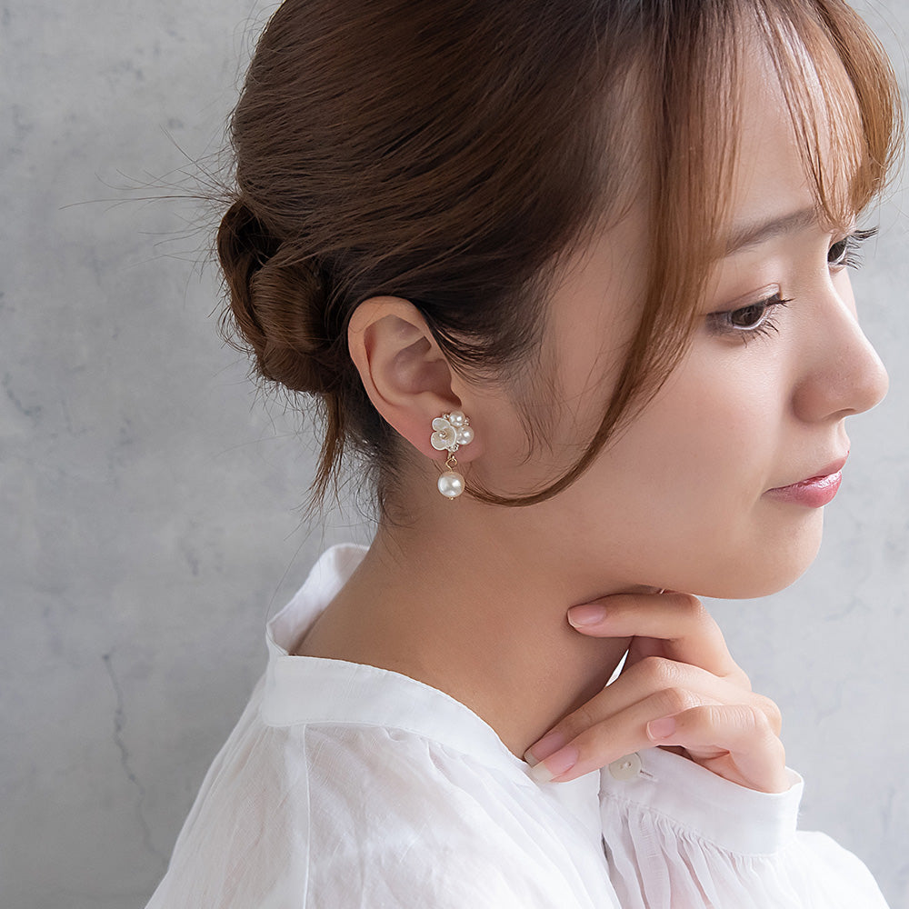 Classy イヤリング ニッケルフリー フラワー パール ネジバネ式